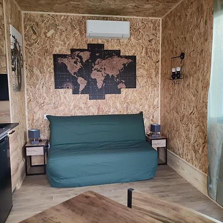 La Cabane Des Jours Heureux Saint-Laurent-de-Carnols Esterno foto